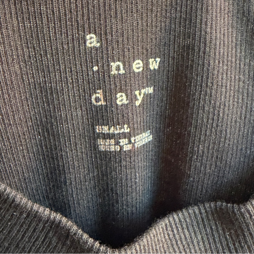 A New Day NEW Ribbed Top - Picture 2 of 2